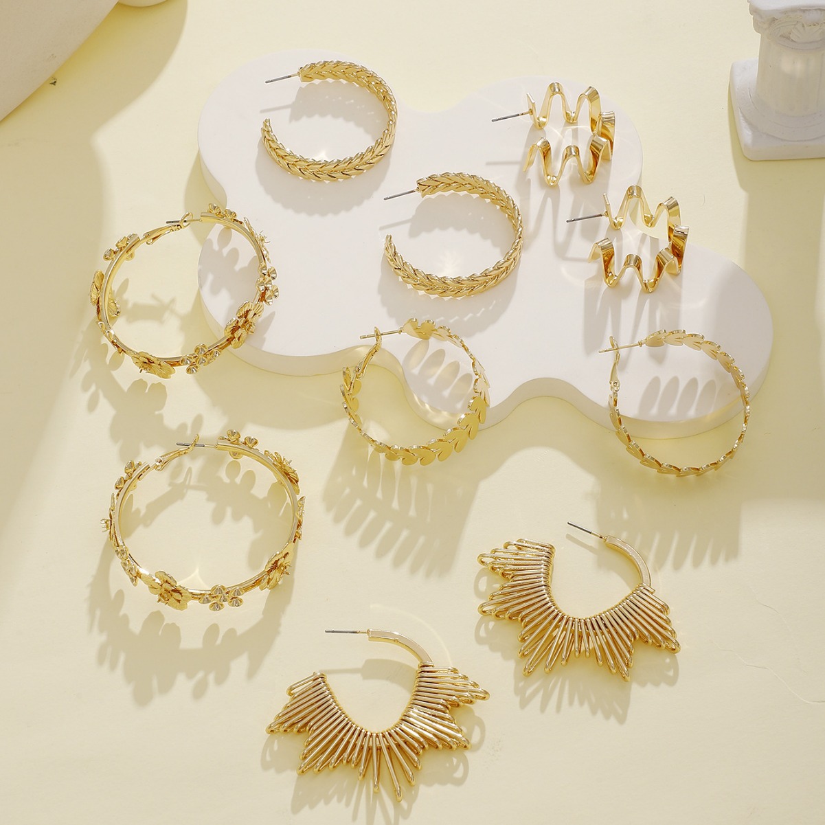 Joyas transfronterizas europeas y estadounidenses de verano aretes de alto nivel de estilo francés aretes de geometría huecos de línea metálica
