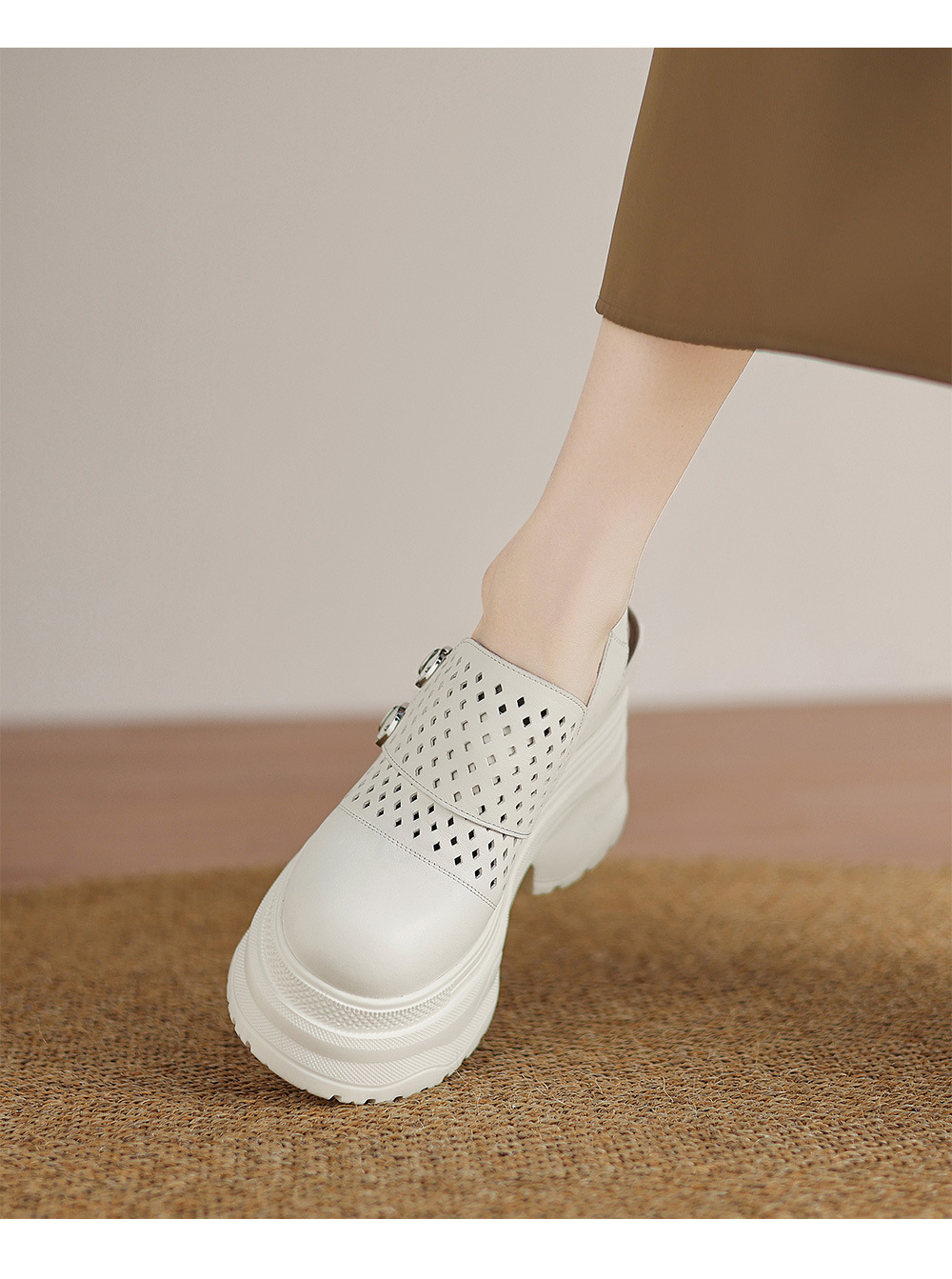 Sandal cao gót nữ đế xuồng 12cm bít mũi hở gót phong cách La Mã — Màu đen, Màu trắng chi tiết 7