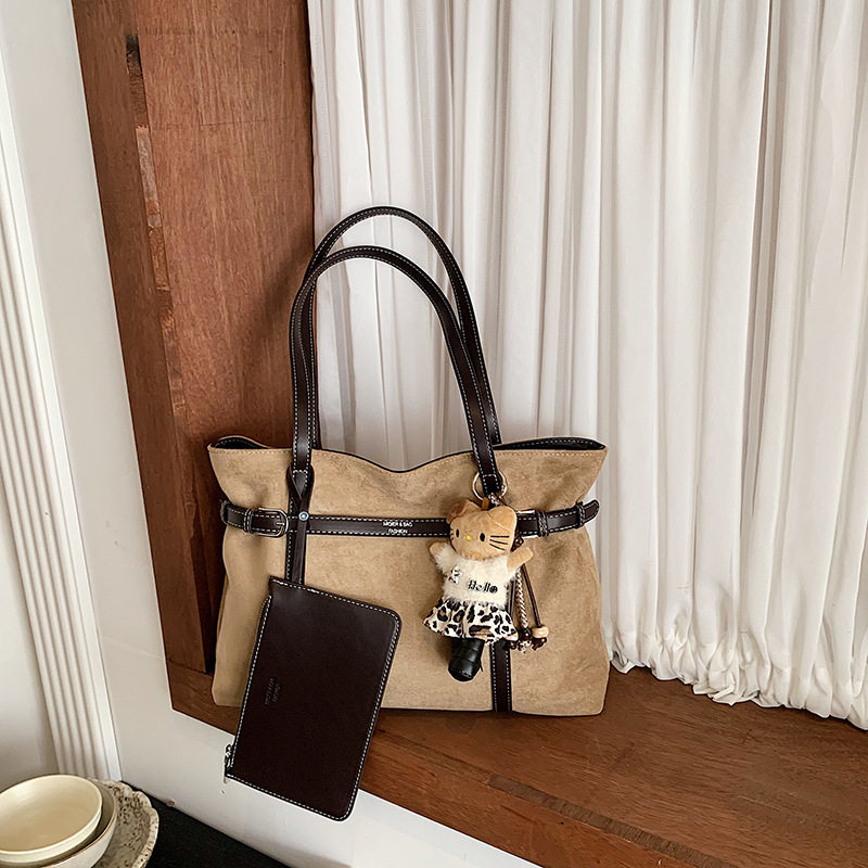 Túi tote cỡ lớn dáng shopping đeo vai kẹp nách — Báo in không có mặt dây chuyền, Màu cà phê Không có mặt dây chuyền, Màu lạc đà Không có mặt dây chuyền, Con báo có mặt dây chuyền chi tiết 9