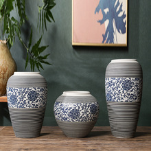 家居装饰品摆件景德镇陶瓷花器花瓶新中式复古青花陶艺黑色缠枝莲