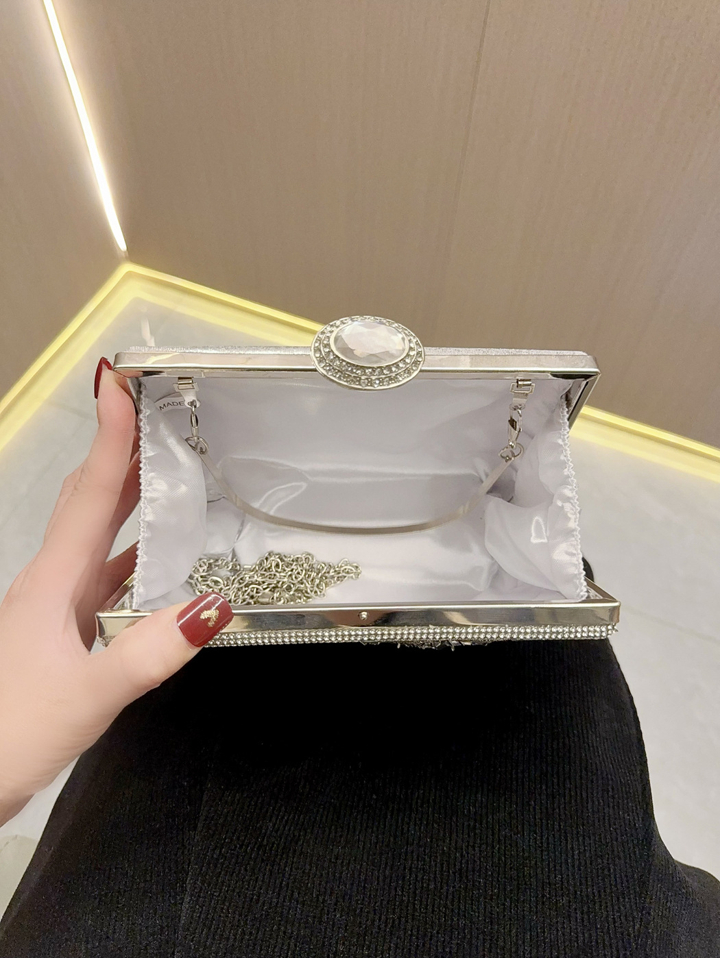 Silver Polyester Solid Color Square Evening Bags display picture 4