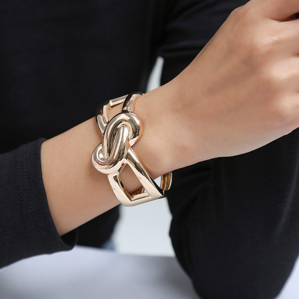 European and American Bracelet Girl's High Sense Fashion Joker Personalized Alloy Bracelet Exaggerated Cross-border Foreign Trade Hot-selling First Jewelry