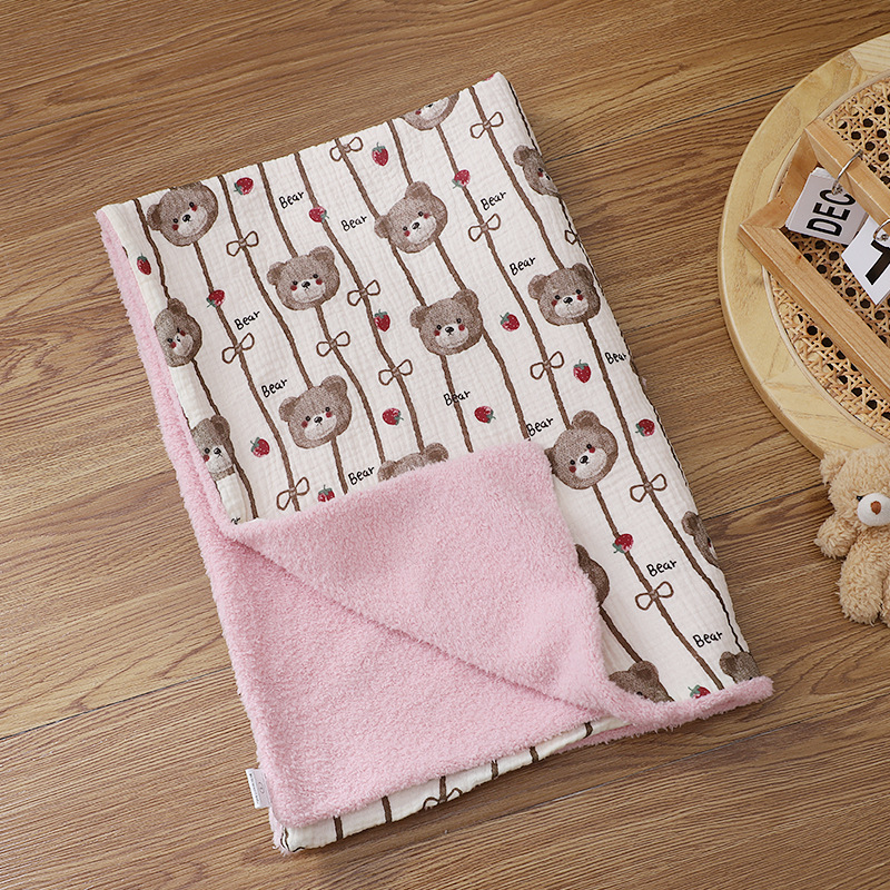(OPP백) 딸기곰머리 프린트 담요 [파운데이션]