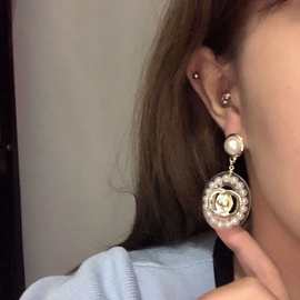 韩版时尚网红小香风字母夸张耳环女气质高级感透明耳饰降耳坠跨镜