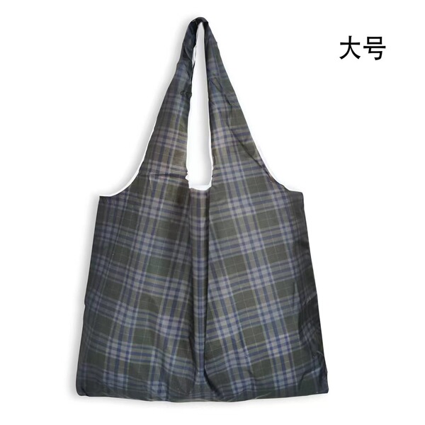 Capacious folding shopping bag