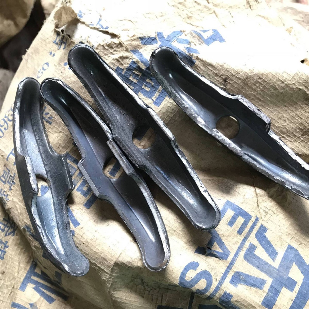 现货工地源头工厂建筑螺丝配件 山型卡扣山形扣支撑蝴蝶扣加固