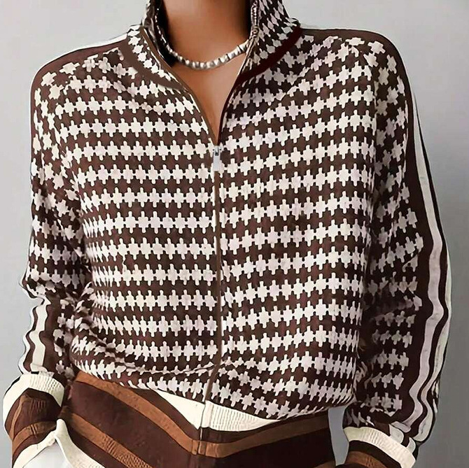 Autumn and Winter Japanese and Korean New plus size loose elegant color plaid stand collar sweater slimming sweater coat for women Autumn and Winter Japanese and Korean New plus size loose elegant color plaid stand collar sweater slimming sweater coat for women
