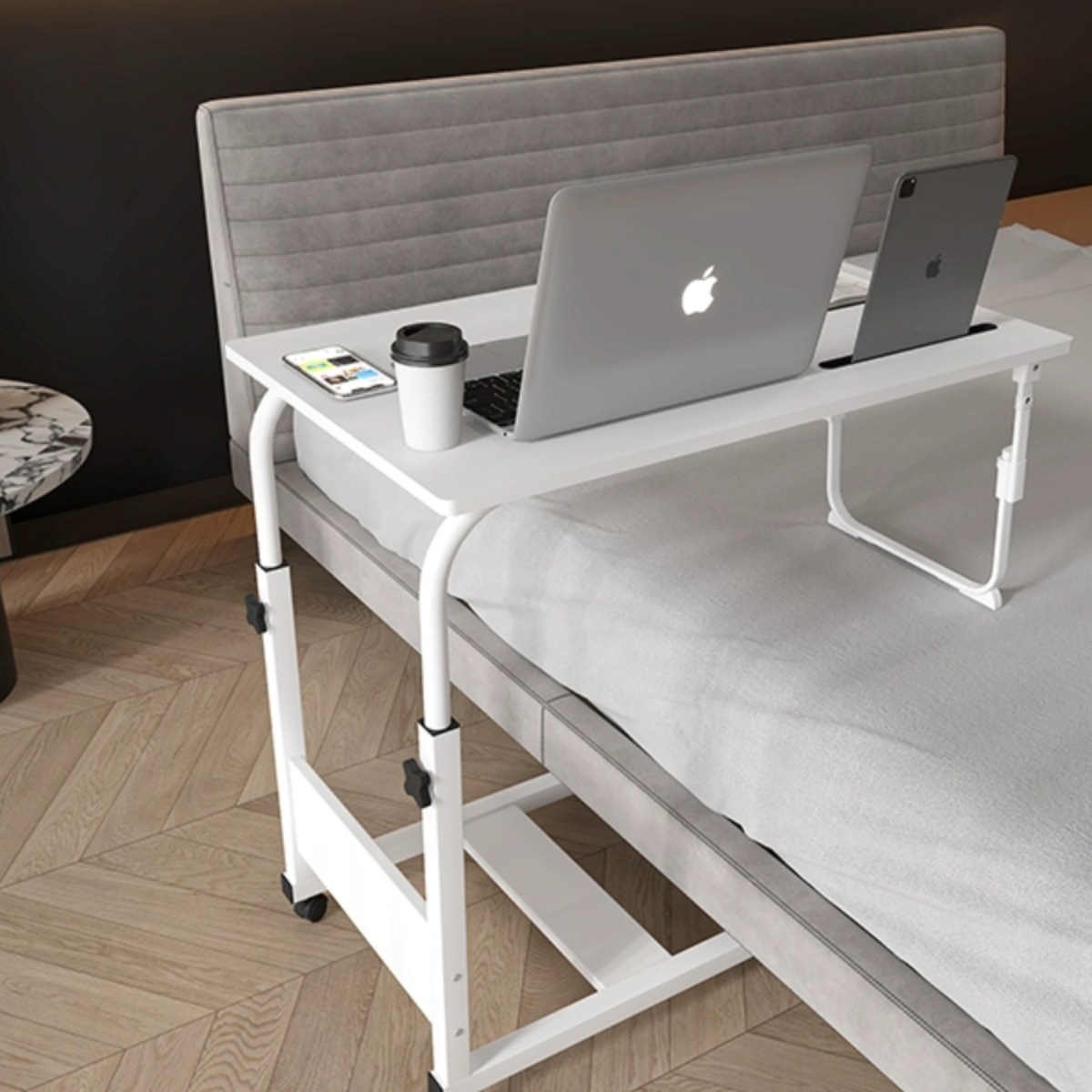 Mesa de lado de la cama Mesa de computadora portátil Mesa de dormitorio doméstica Mesa de elevación de lado de la cama Mesa móvil Dormitorio Mesa de escritorio perezosa