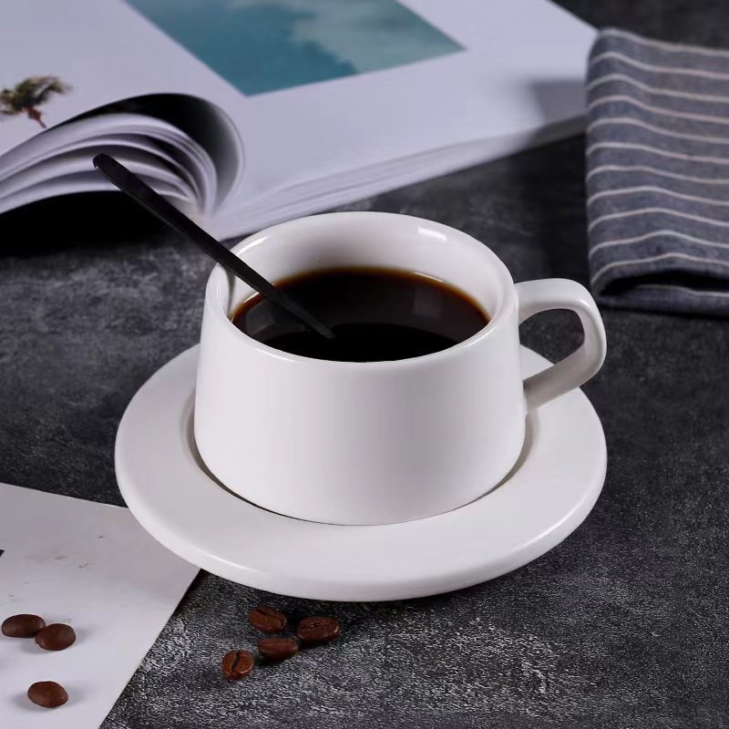 Cerámica americana de color sólido retrógrado taza de café de orejas conjunto casero nórdico taza de latte concentrado con cucharas de té de la tarde