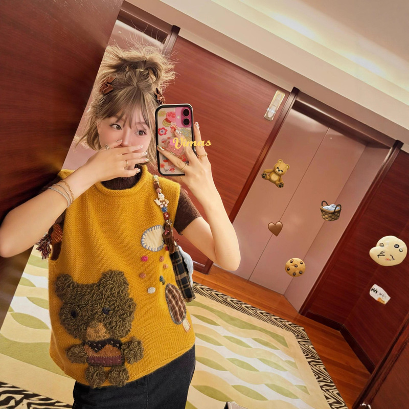 2025 Early Autumn Korean Style Niche Casual Lazy Versatile Embroidered Pure Color Sleeveless Knitwear Vest Vest Top 2025 Early Autumn Korean Style Niche Casual Lazy Versatile Embroidered Pure Color Sleeveless Knitwear Vest Vest Top
