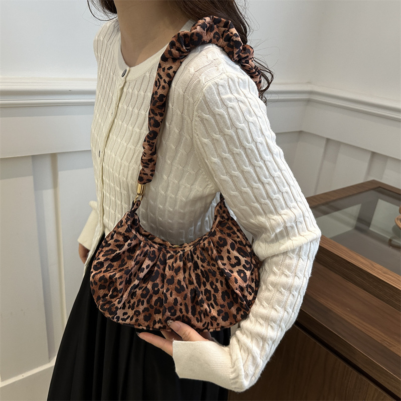 Otoño y invierno ocio de gran capacidad de la personalidad de 2024 nueva moda leopardo plegado simple brazo bolso de mujer suave