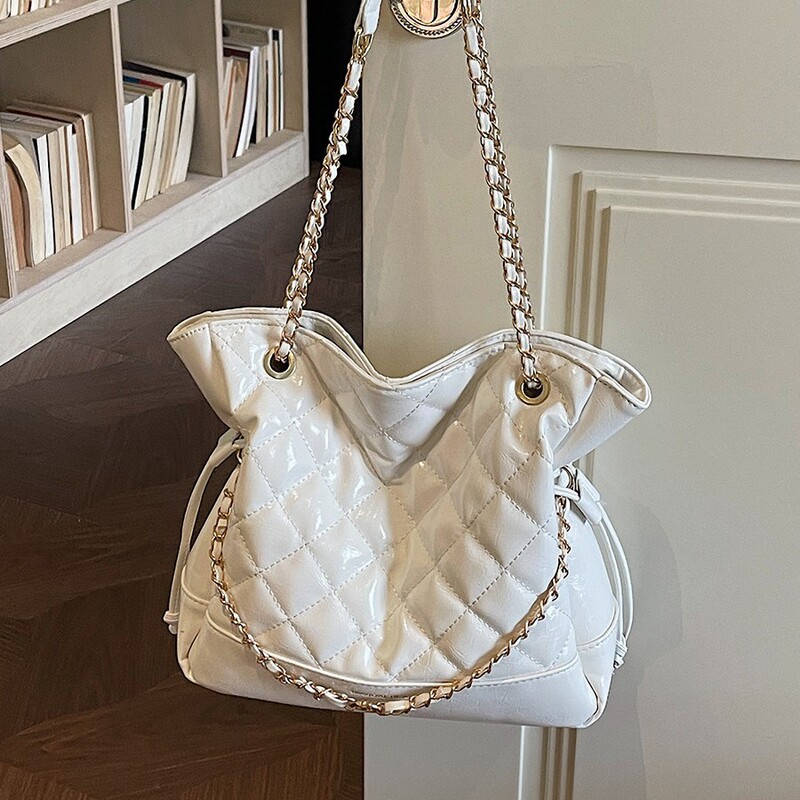 Spring Trendy Quilted Large Bag for Women 2026 New Model Oil Wax Leather Chain Shoulder Bag High-End Commuter Tote Bag