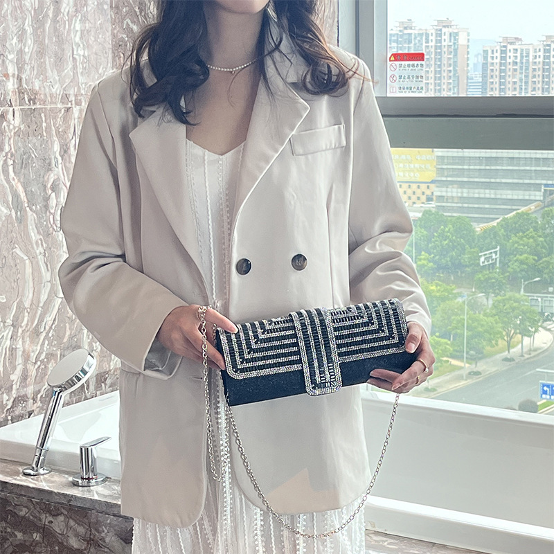 Bolsos de noche vintage transfronterizos cuidadosamente seleccionados para mujer, bolsos de hombro para dama, bolsos de noche de estilo europeo y americano, bolsos cruzados de mano a la moda para eventos nocturnos.