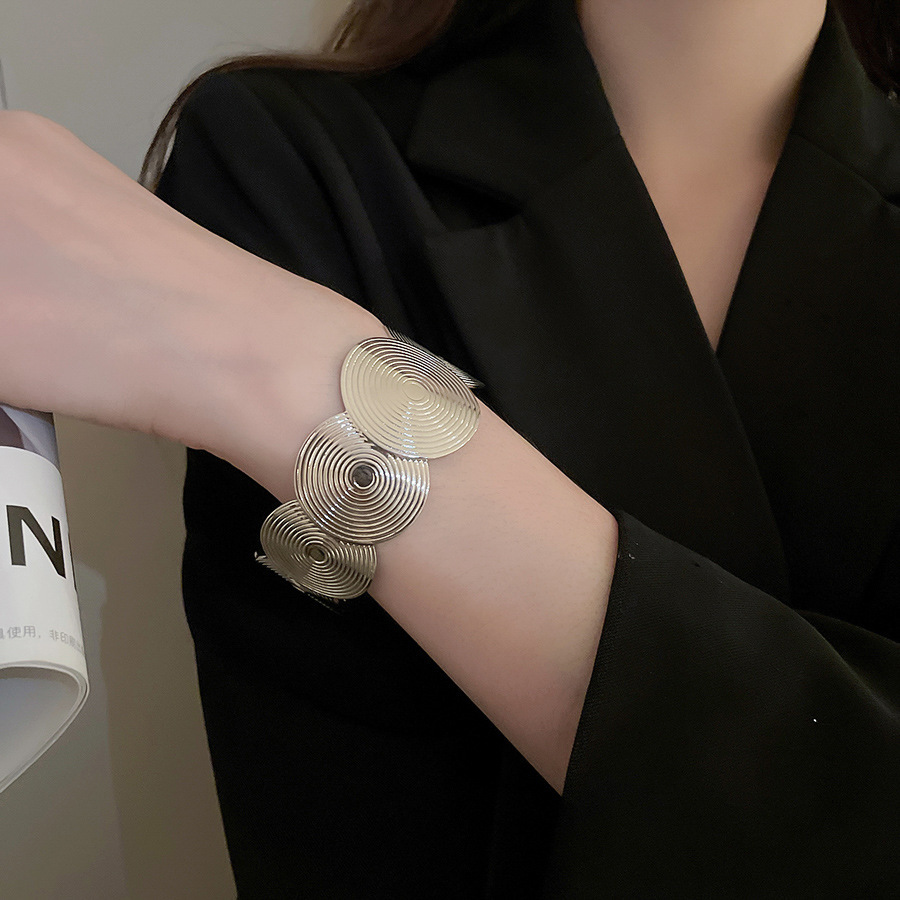 Exaggerated Geometric Metal Bracelet Circular Link Fashion Style_voghion.com