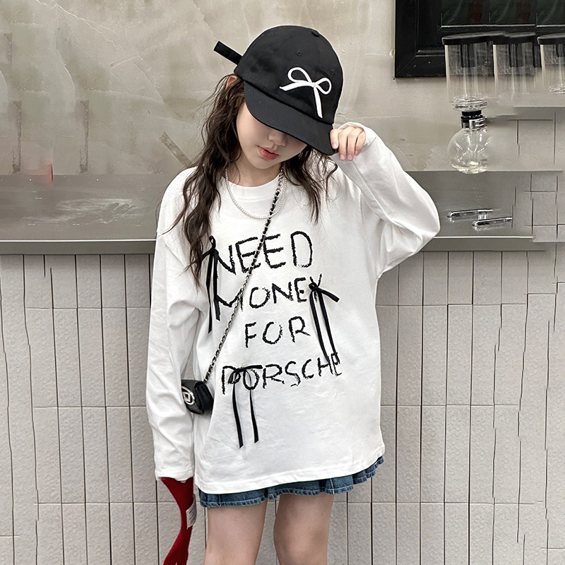 Loose-fitting long-sleeved cotton T-shirt for girls, cartoon style, 2026 spring and autumn new style, children's spring T-shirt.