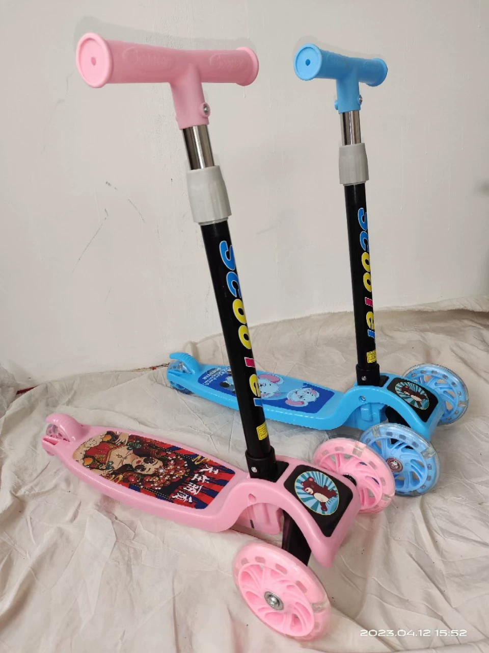 Экспортный производитель оптом складных самокатов для детей от 2 до 8 лет, трехколесных гладких скейтбордов-ходунков.