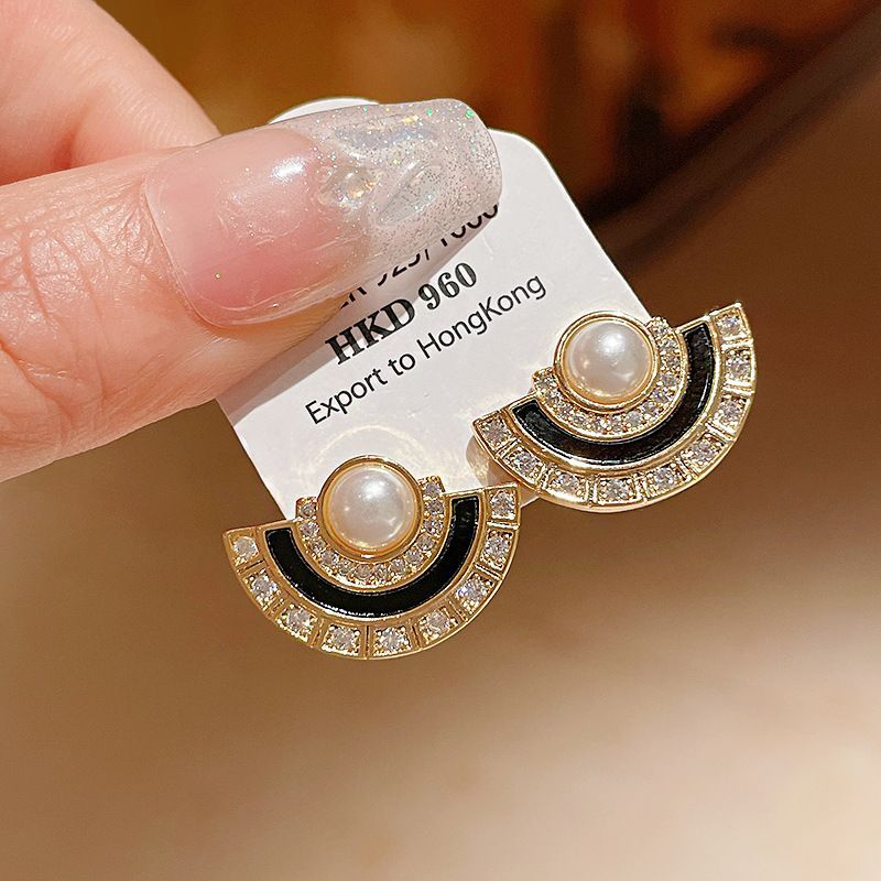 銀の針の黒色の水晶の項の幾何学のピアスの小さい大衆の百合のイヤリングのファッションの気質の軽くて豪華な高級感の耳飾りの卸売り