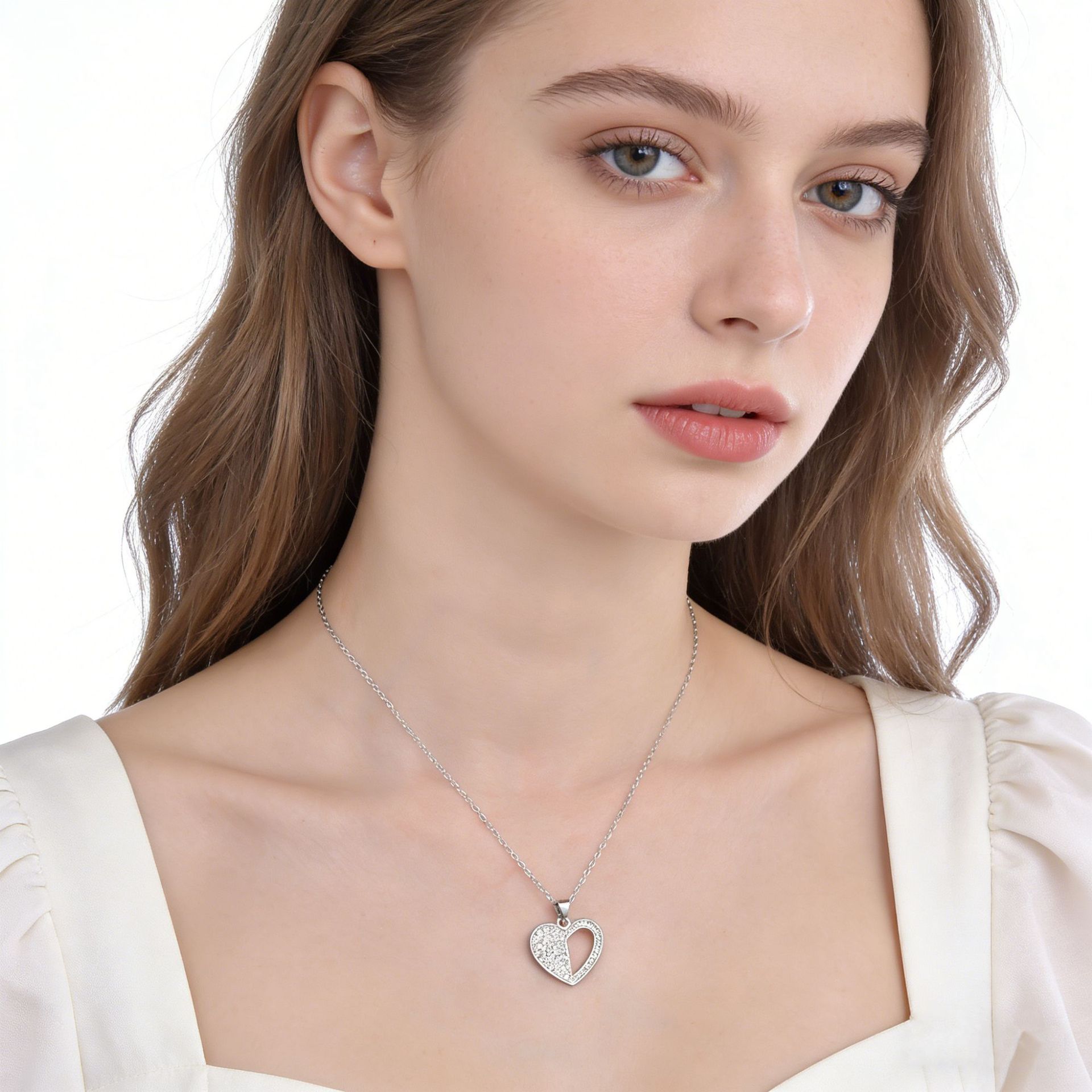 Europa y los Estados Unidos transfronterizos 925 plata esterlina collar en forma de corazón nicho de moda femenina versátil de alta sensación colgante de piedra de diamante cadena clavícula