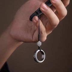 六字の真言の指のリングは回転することができます。