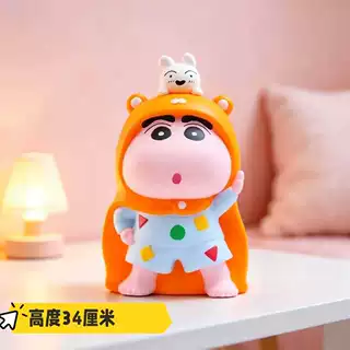 披风小新摆件公仔潮玩手办桌面客厅房间装饰存钱罐卡通可爱礼物