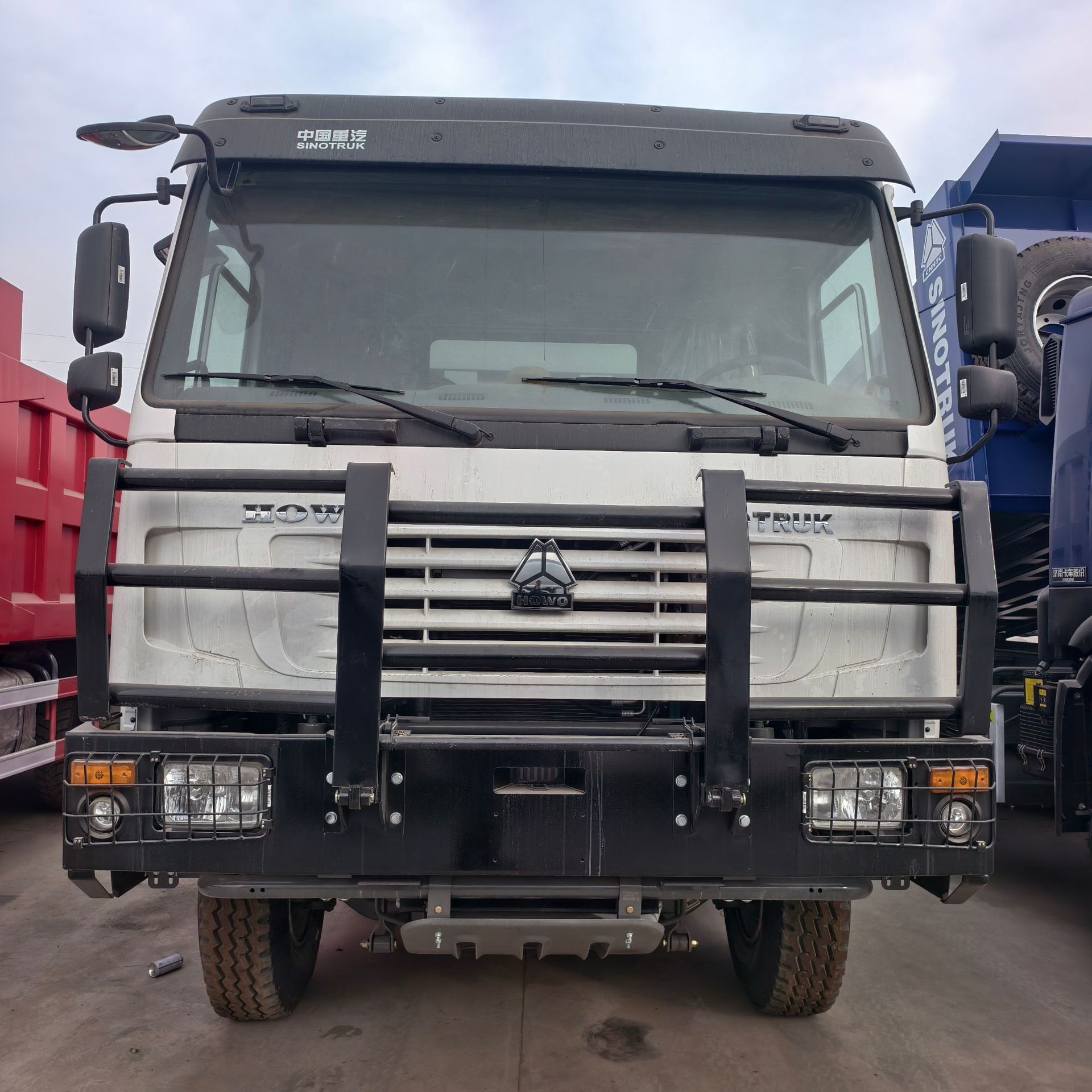 Cross-Border Export of African 10-Wheel Dump Truck 6×4 8×4 Dump Truck with Three Major Pumps 371/380 Horsepower