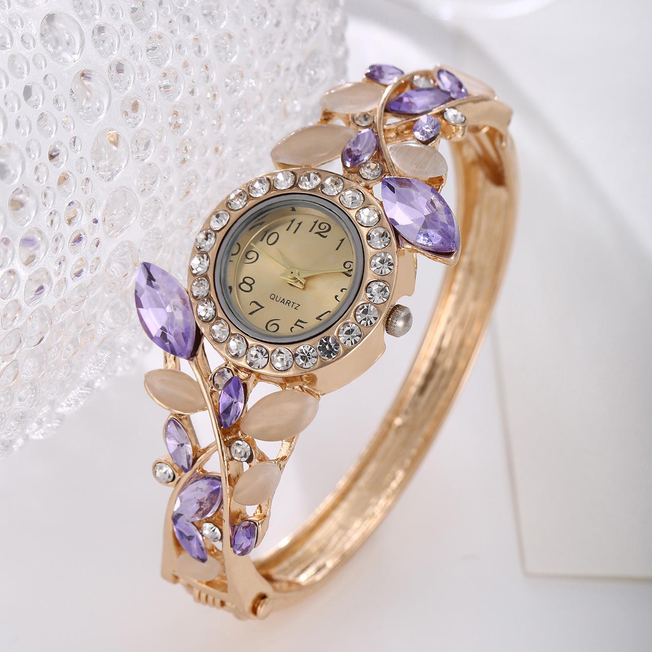 2025 New Korean Style Women's Diamond Leaf Quartz Watch Decorative Temperament Alloy Bracelet Watch Women's Ready-Made Direct Delivery