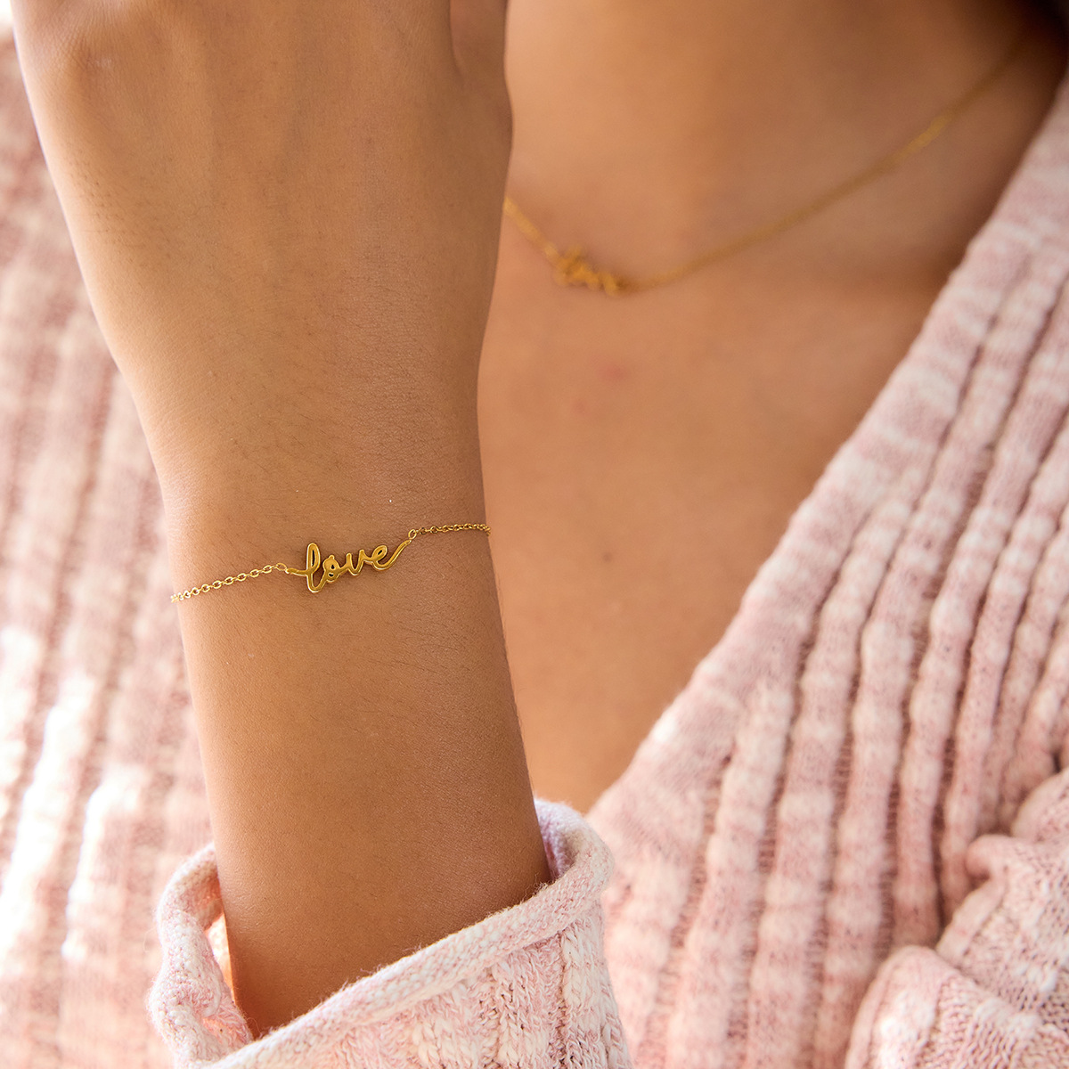Wanxing Europa y los Estados Unidos de 18 quilates de oro acero inoxidable personalidad única LOVE pulsera de venta cruzada no desvanecerse pulsera universal mujer image 1