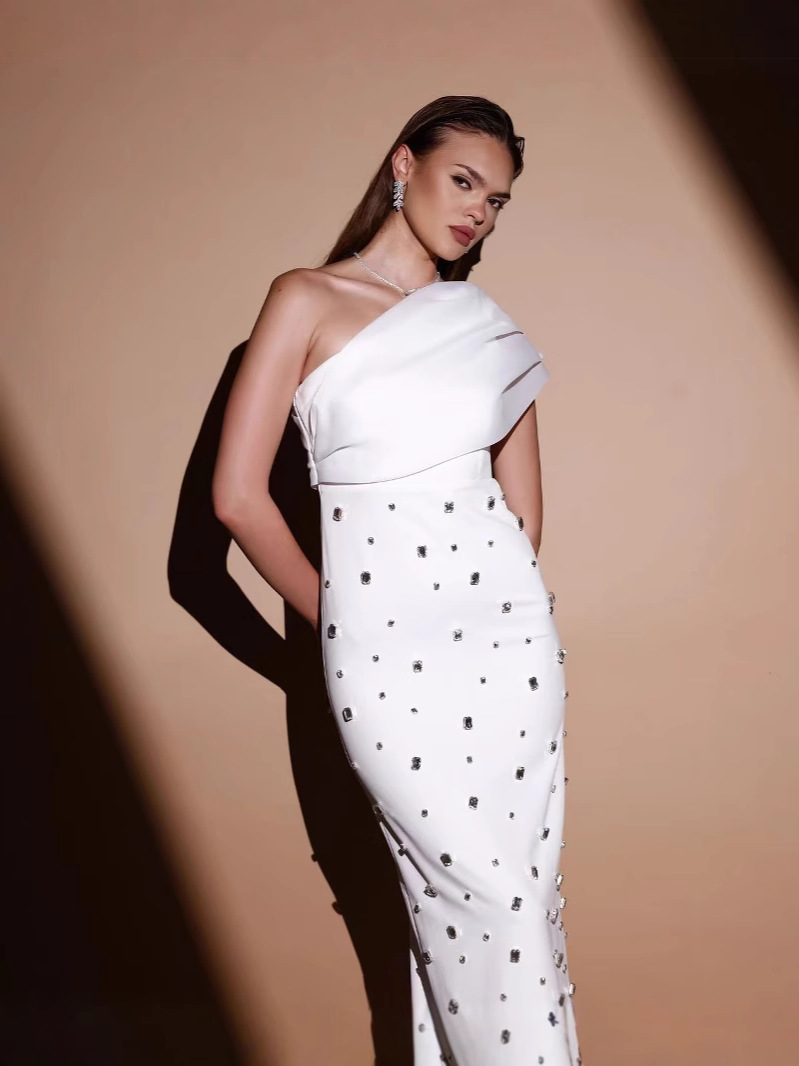 Europa y los Estados Unidos ropa de mujer de alta elasticidad elegante hombro inclinado vestido de fiesta de diamantes vestido de gala vestido de noche vestido largo