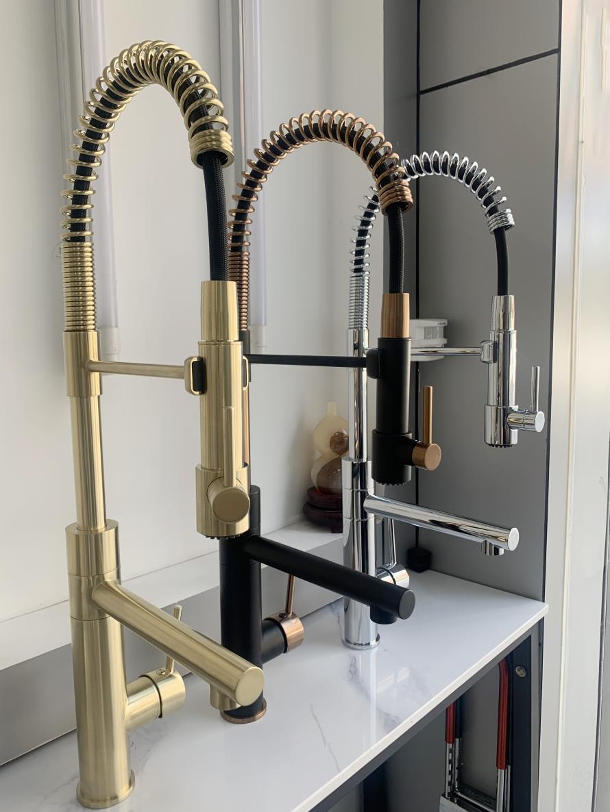 Kaiping Youjia bathroom black + Rose Gold hot and cold kitchen spring faucet American faucet splash-proof water household 4701