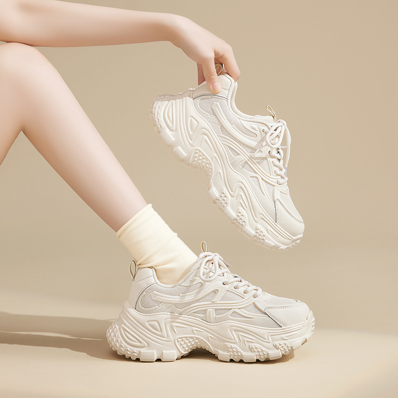 Augu Shi Deng zapatos de papá y mujer 2025 nuevo invierno mallas casuales pequeñas zapatillas deportivas blancas con suela gruesa ligera para mostrar pies pequeños