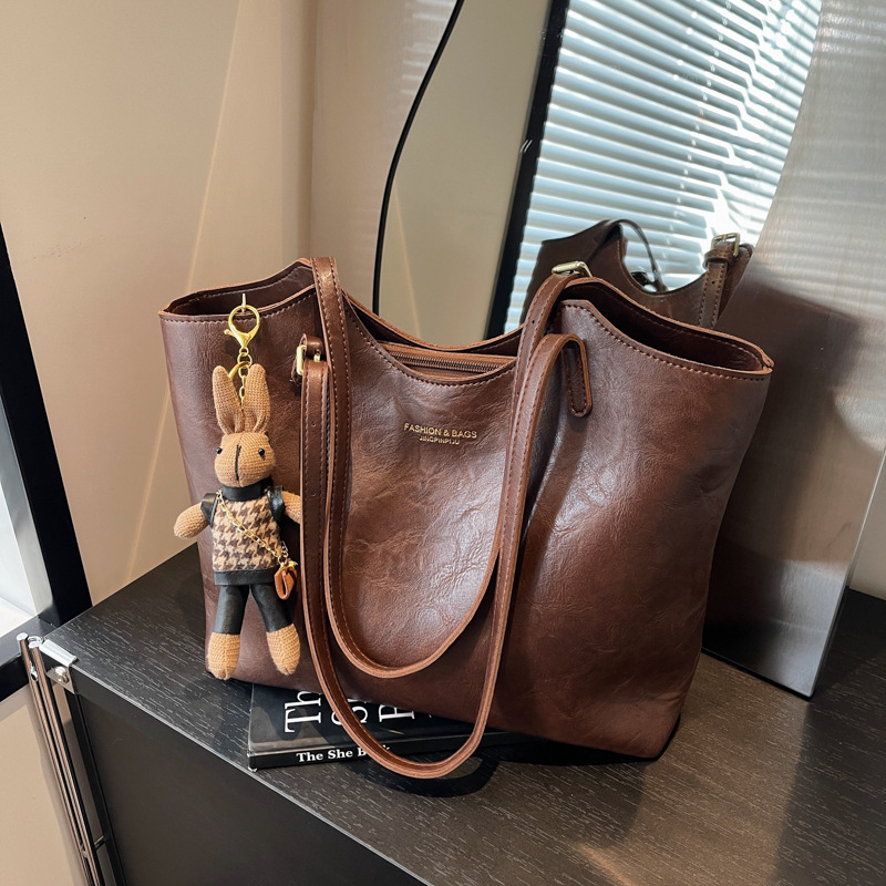 Luxury Niche Large Capacity Women's Handbag 2025 New Trendy Versatile Shoulder Bag High-End Commuter Tote Bag - Thumbnail 2