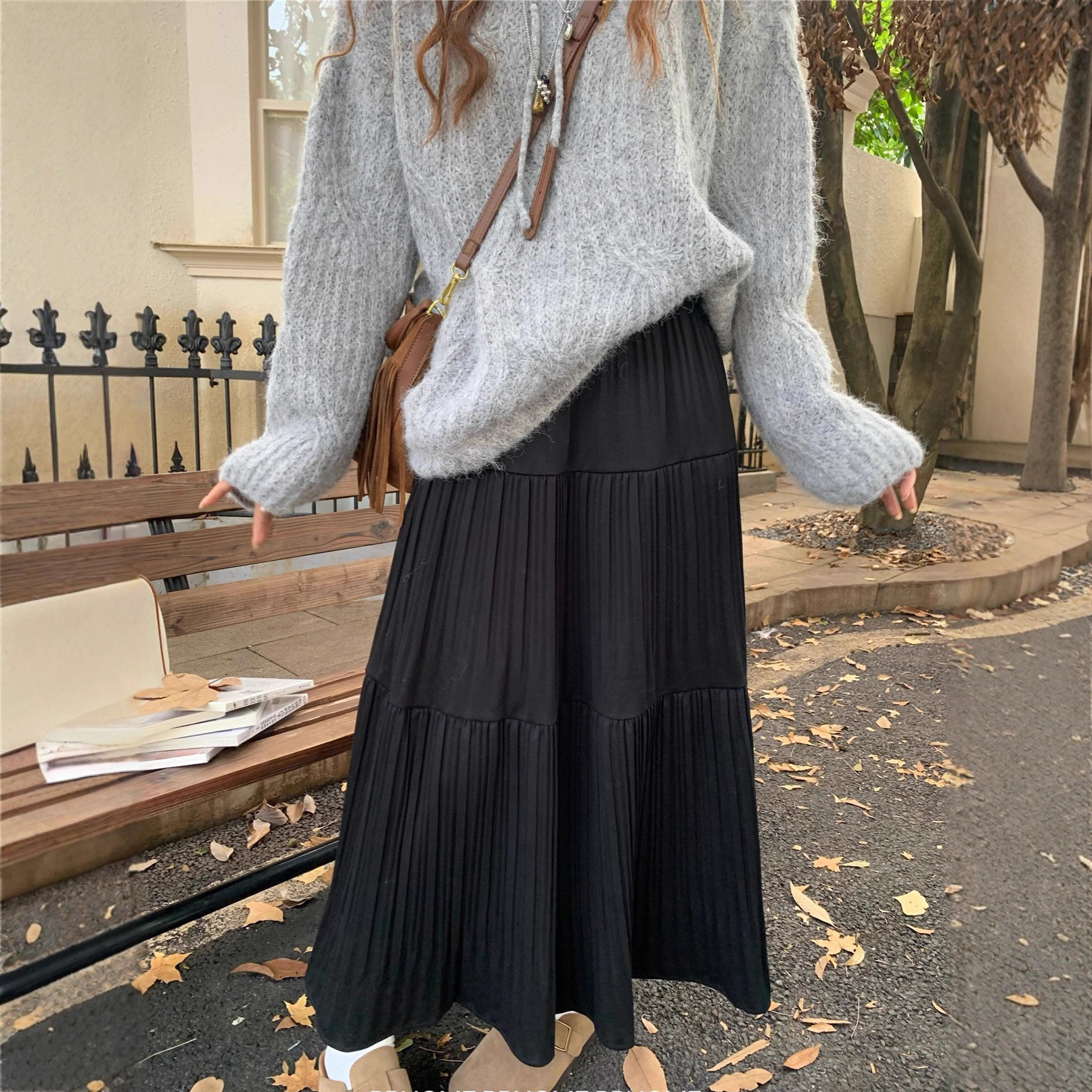 Black [thickened 600g draped material-autumn and winter style-pleated skirt]