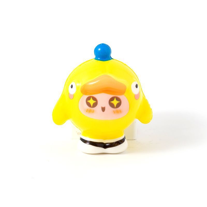 網袋の卵の子のパーティーはおもちゃを解凍してゆっくりと弾みます。|undefined