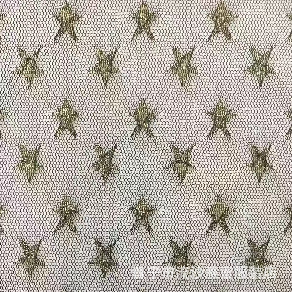 Suministro directo de fábrica de nylon no elástico de seda de oro jacquard malla de tela de malla hilo de oro estrella en Stock vestido de los niños Hanfu tela