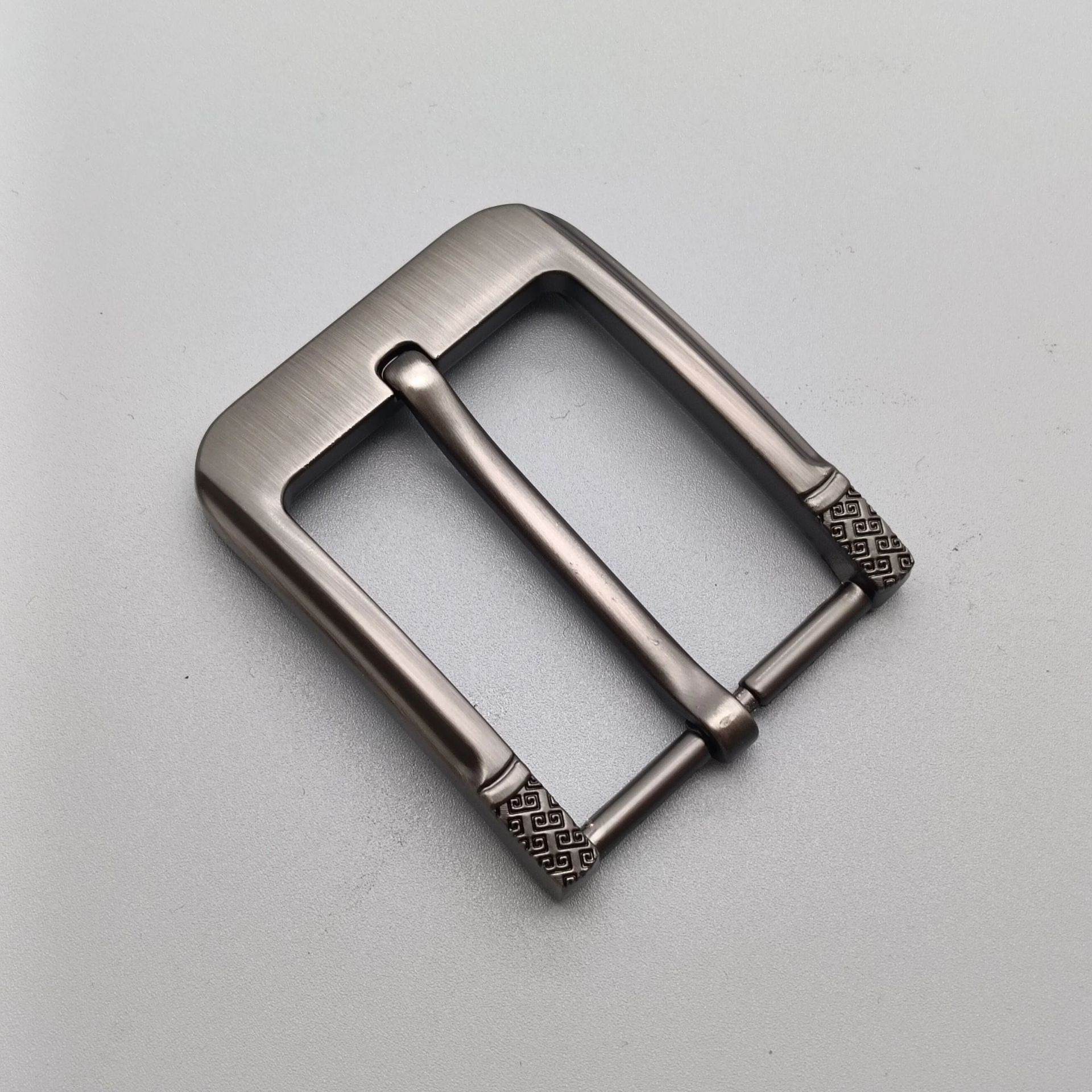 Comercio exterior al por mayor cinturón de aleación para hombres de alta gama hebilla 4.0 cinturón hebilla tipo aguja pistola de cuero dibujo negro