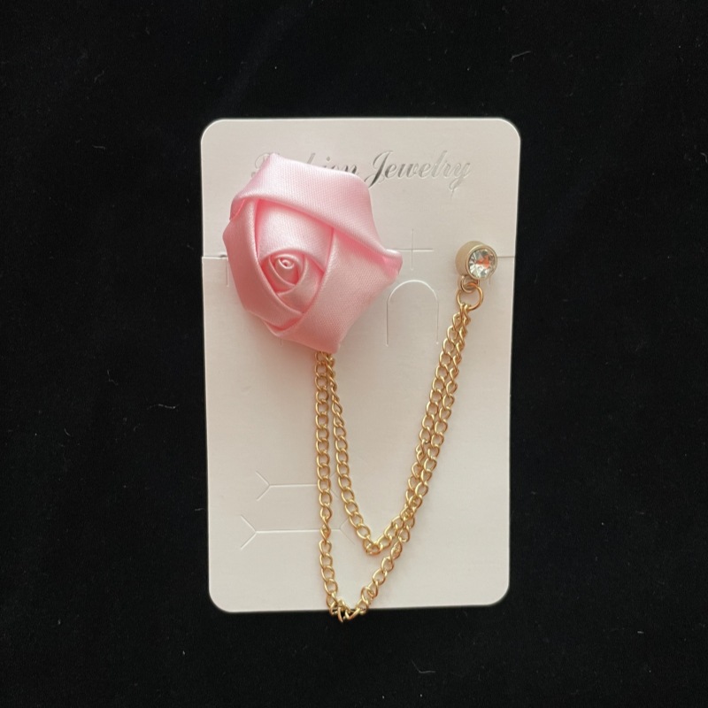 Broche de flor de rosa en tela para hombre con borlas boda_voghion.com
