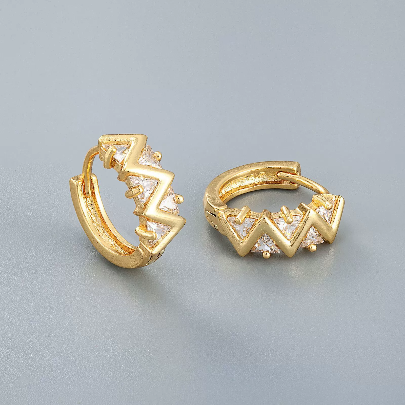 Дизайнерские двухцветные серьги в корейском стиле, тренд сезона, золото и серебро