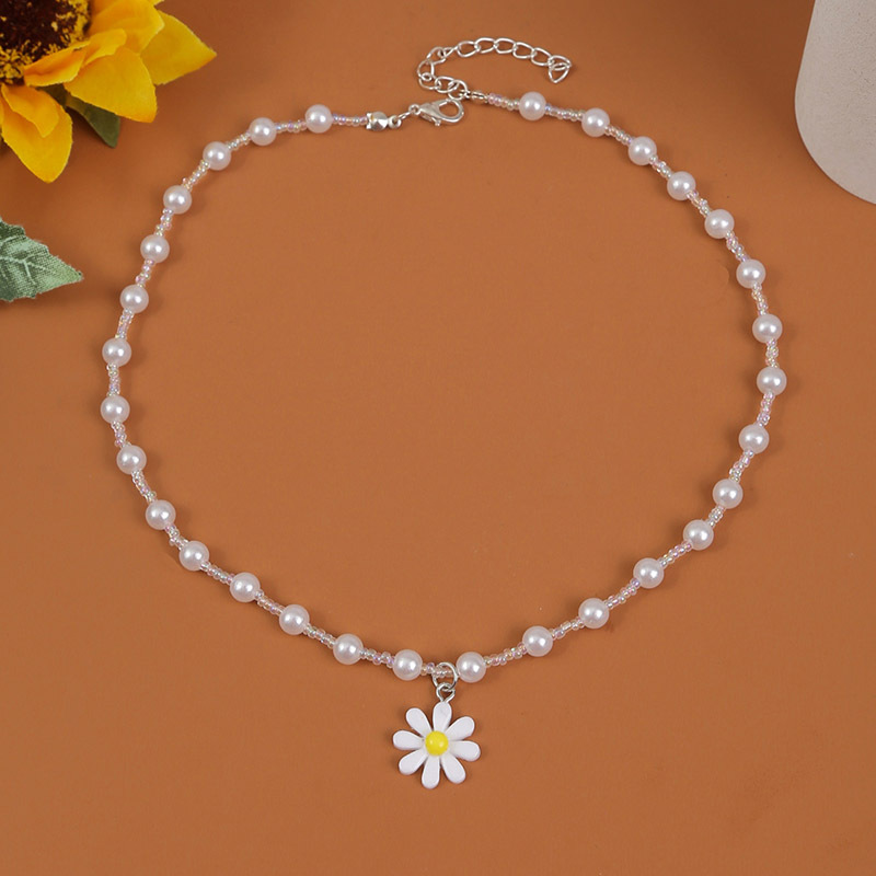 Wholesale Jewelry Handmade Pearl Flower Pendant Necklace Nihaojewelry display picture 2