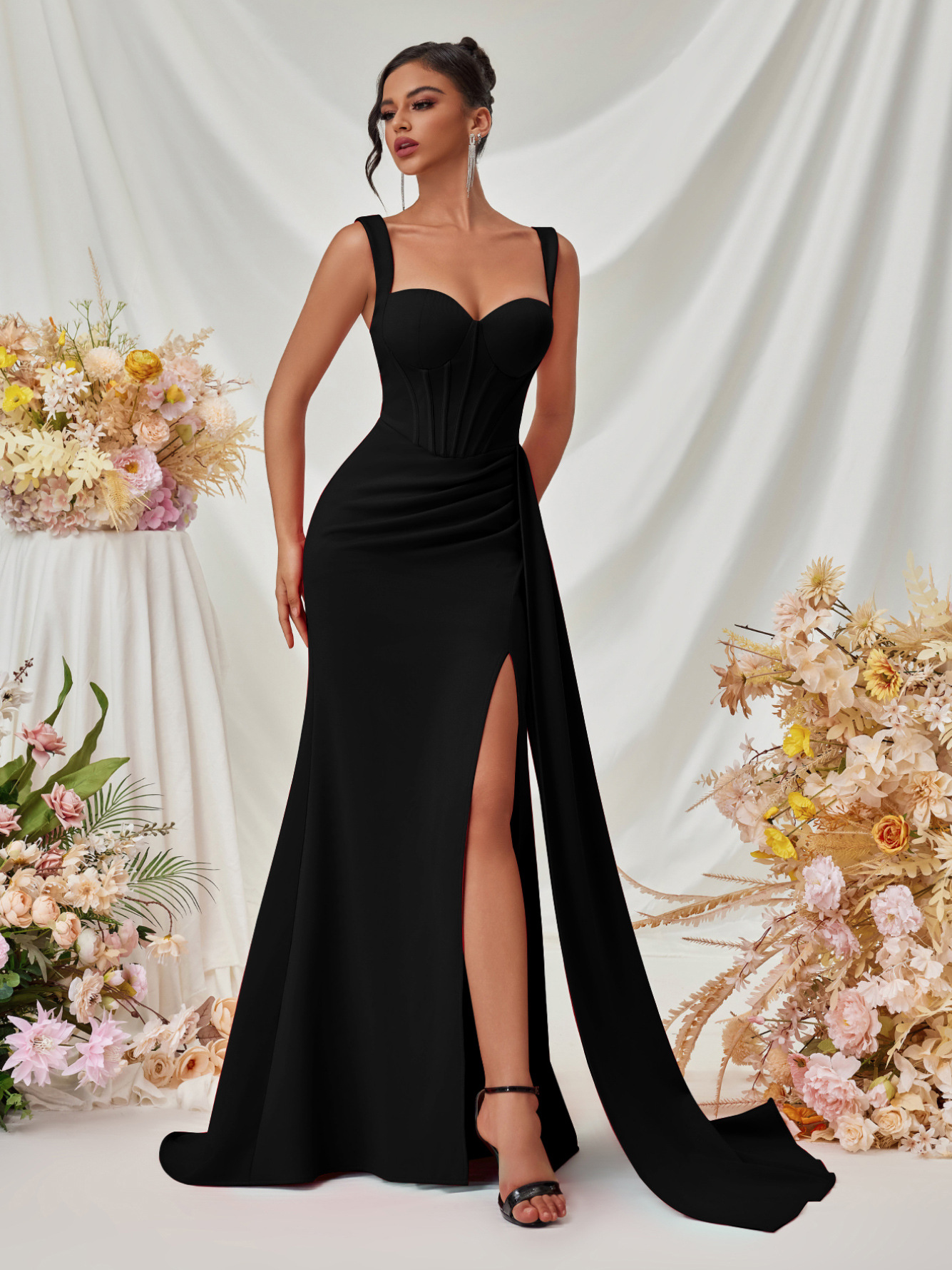 Nuevo vestido de noche sexy dividido de estilo europeo y americano, vestido largo con tirantes delgados de cadera de temperamento femenino de alta gama en stock
