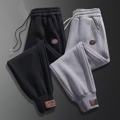 男性が仕事をしているズボンは出勤作業服に耐摩耗性がある