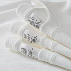 重いポンドの純色は綿の丸首の半袖のtシャツの厚い実の純白の底のシャツのtシンプルな男女のタイプのtシャツの上着です。