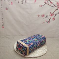 綿の赤いボタンの変形の方の枕カバーの粗布の宮廷の枕カバーは高さの頚椎のそばの艾草の枕カバーを調節することができます。