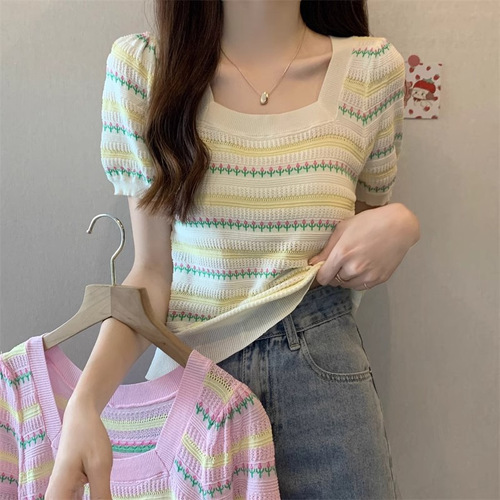 Fresh and cute floral-striped square-neck short-sleeved T-shirt for women—summer youthful top, loose-fitting and slimming.