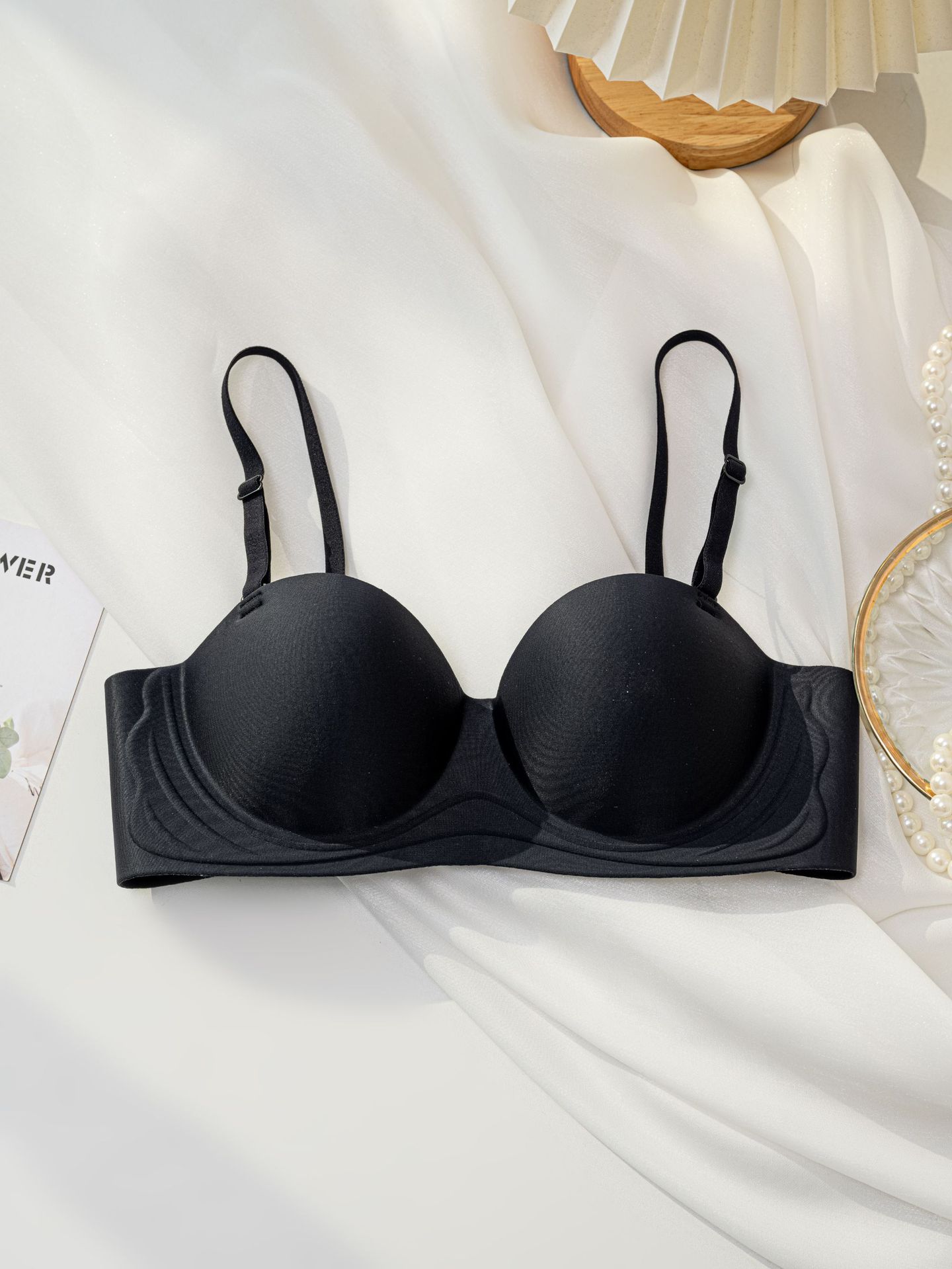 Venta directa de fábrica comercio electrónico transfronterizo sudeste asiático Vietnam Tailandia ropa interior de mujer sin costuras media taza de sujetador anti-caída