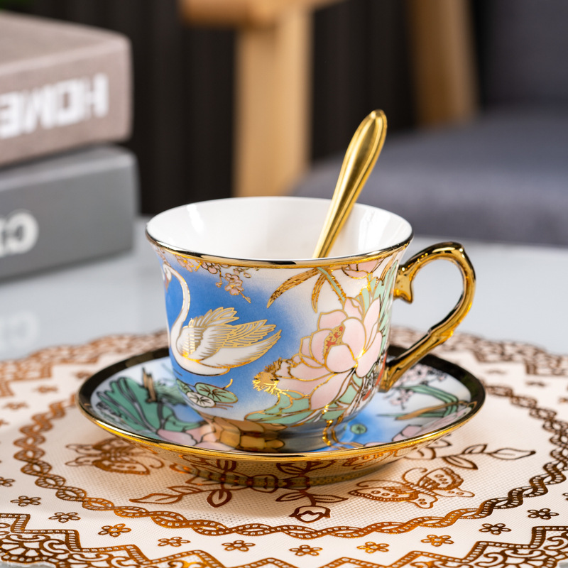 Taza de café de cerámica de estilo europeo, taza de café de Phnom Penh, taza de té de lujo ligera, salón de belleza doméstico, taza de té de alto valor, plato de flores