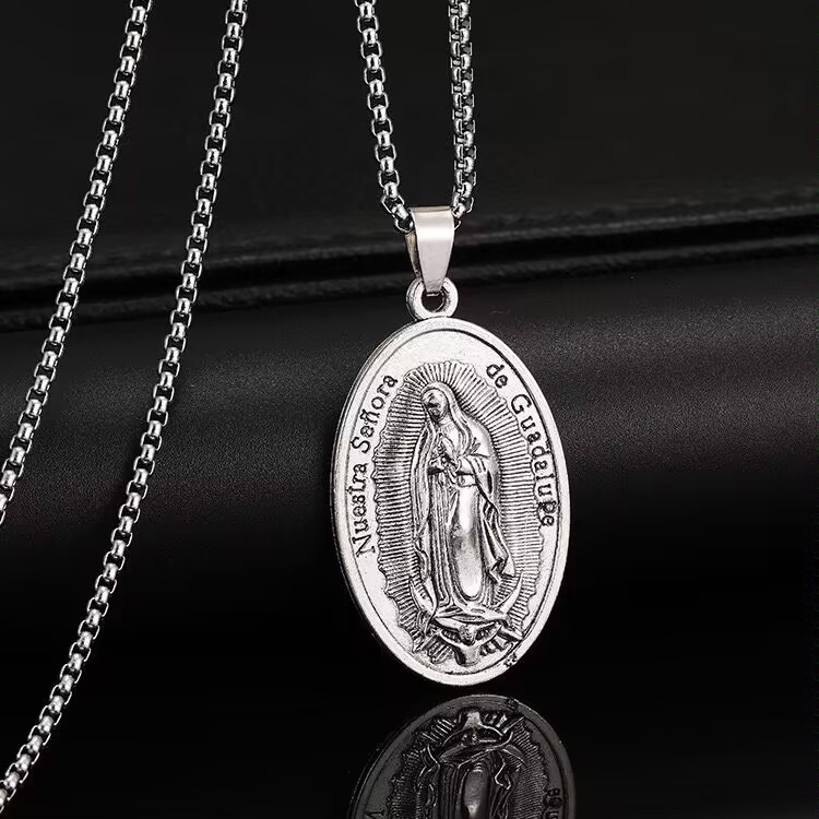 Europe and the United States cross-border new jewelry retro exaggerated atmosphere trend beauty oval pendant men's and women's titanium steel necklace