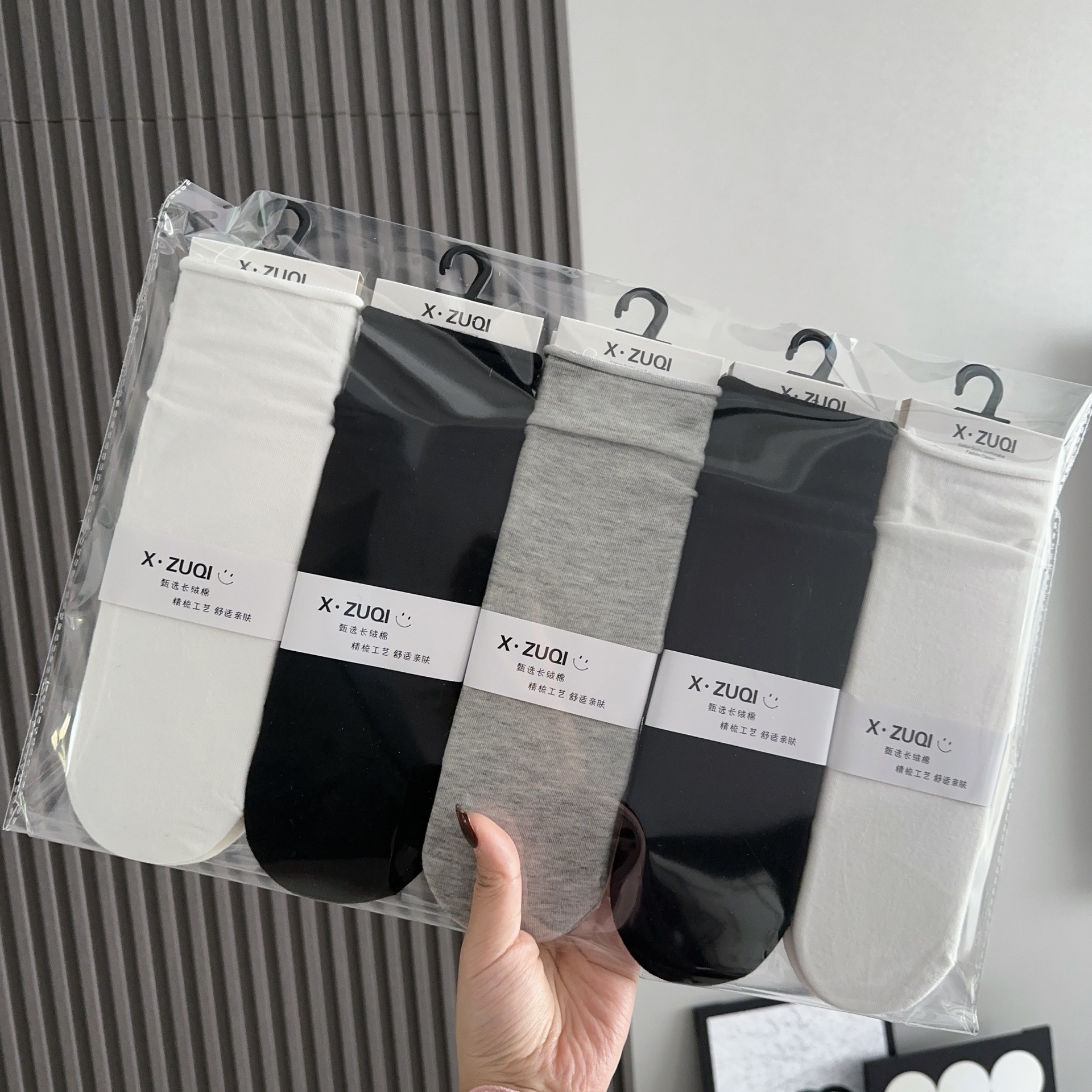 Autumn and Winter New Women's Straight Dot Long Cotton Socks with Heels and Bowknots