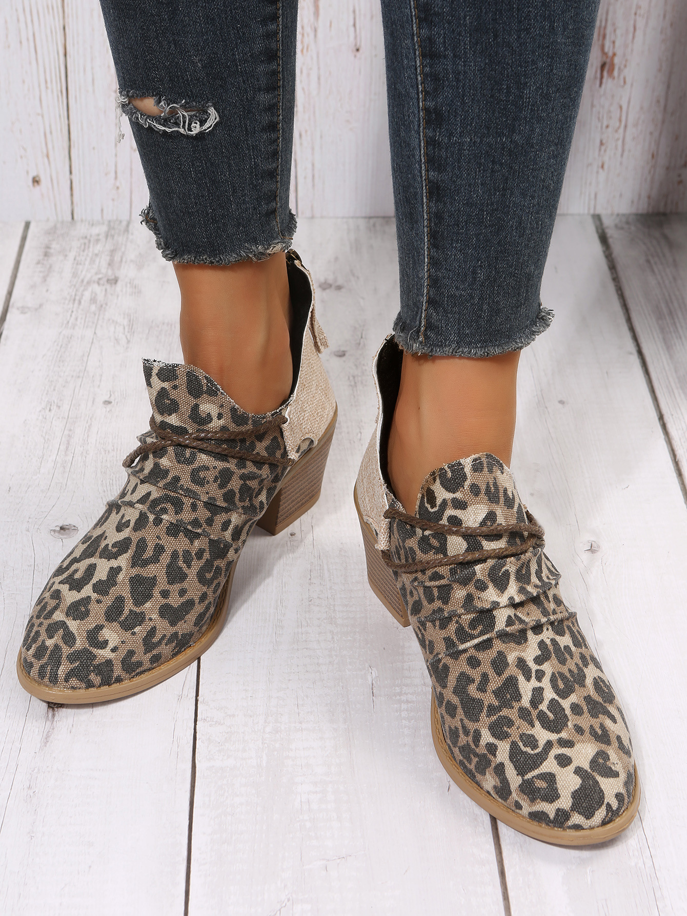 Dame ankelstøvler med spiss tå og firkantet hæl_voghion.com