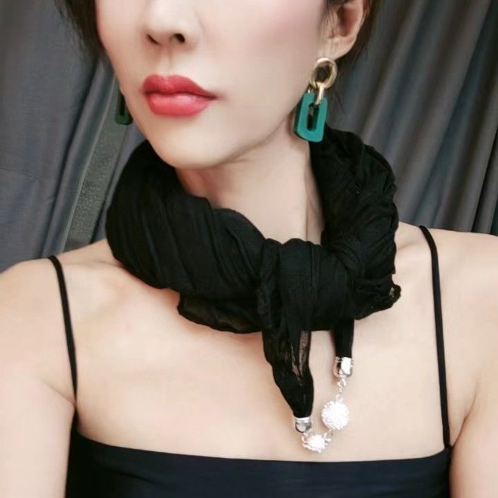 女性のファッションの純色のしわのマフラーのペンダントの磁気ボタンのネックレスのマフラーの綿の麻の方のタオルの保温の首の多機能|undefined