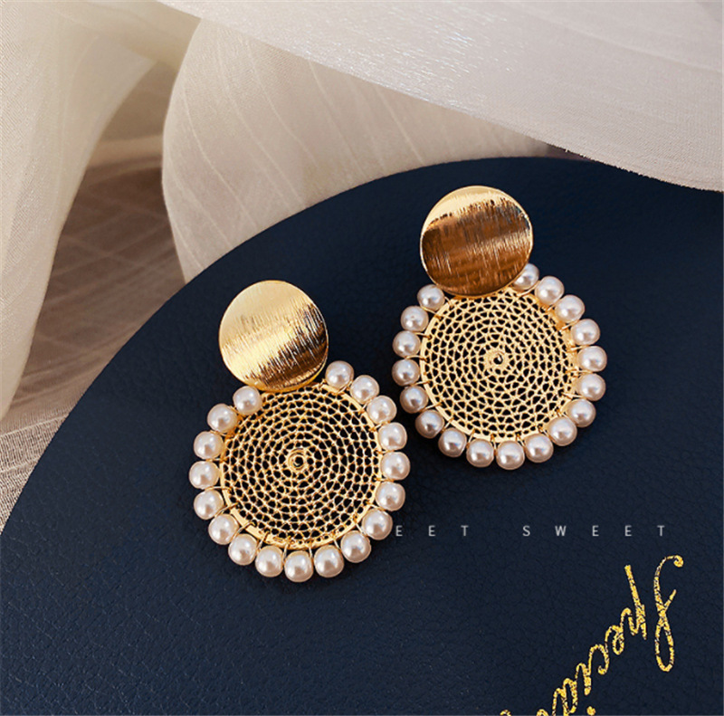 Geometric round mesh pearl earringspicture2
